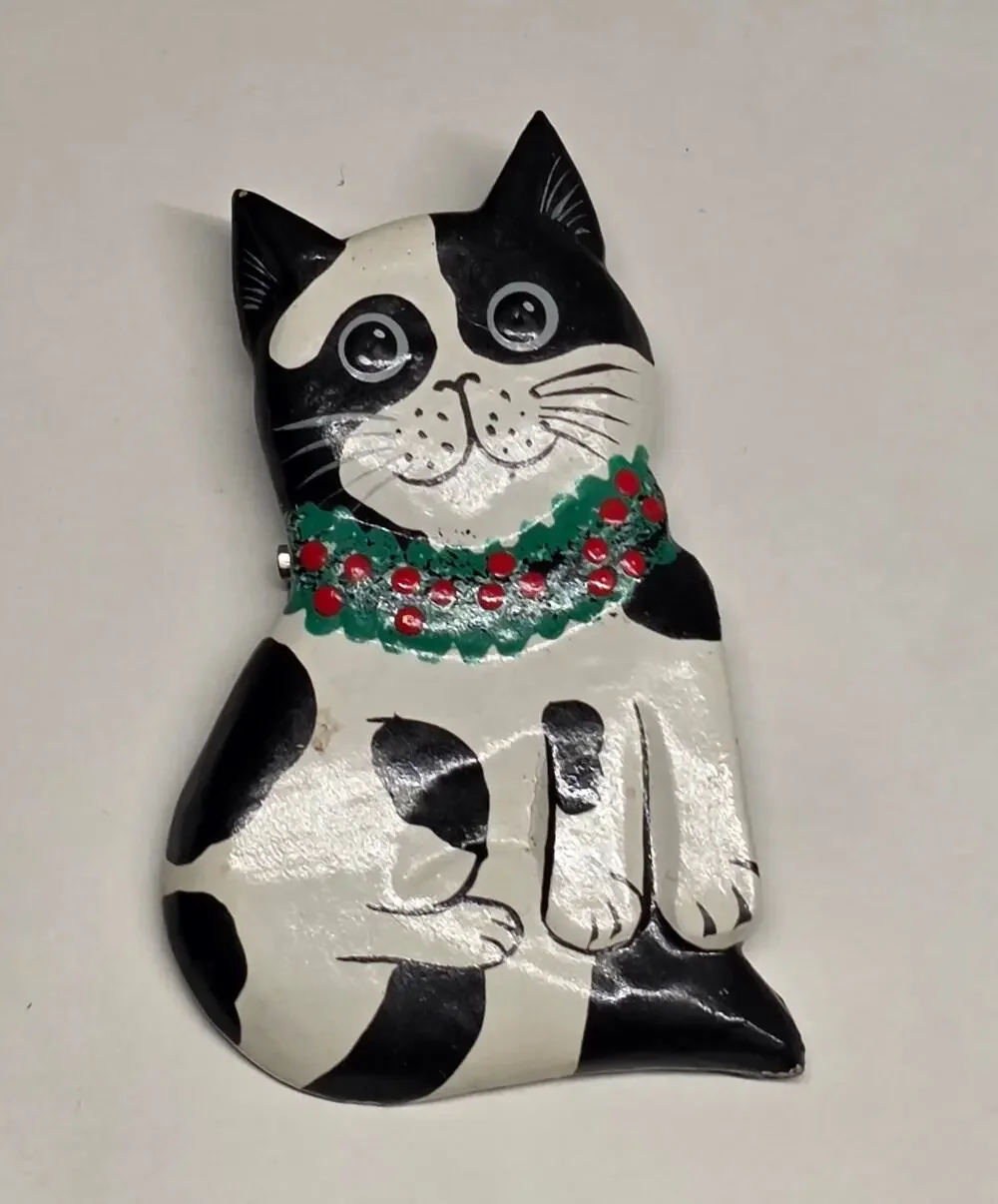 Black White Cat Christmas Wreath Wooden Brooch Pin 2.5 In
